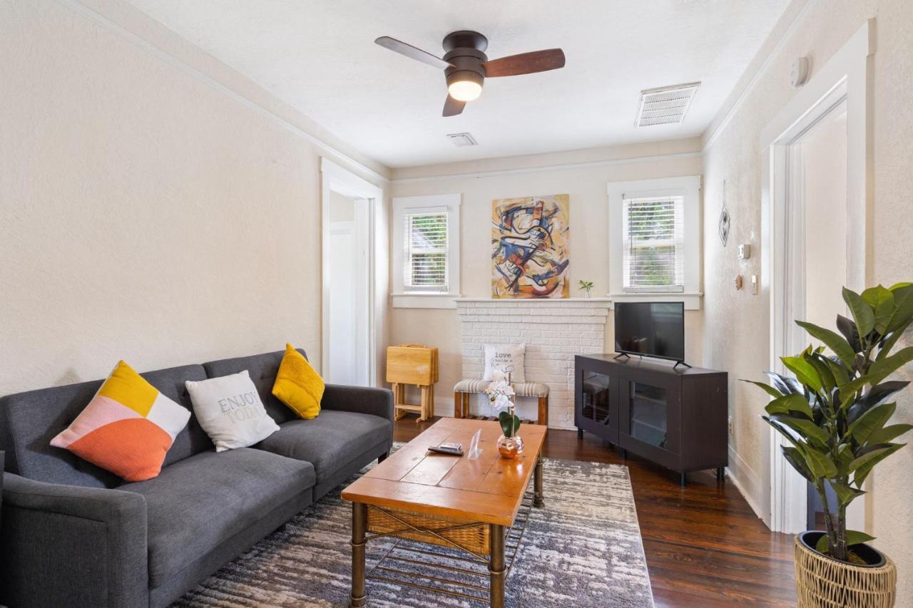 Four Different Options At One Great Location-- 1 - Spacious 3 Bed 2 Bath House Or 2- 2Nd Floor 2 Bed 1 Bath Guesthouse Or 3- 1St Floor Studio Or 3- A Tiny Home Rv 坦帕 外观 照片