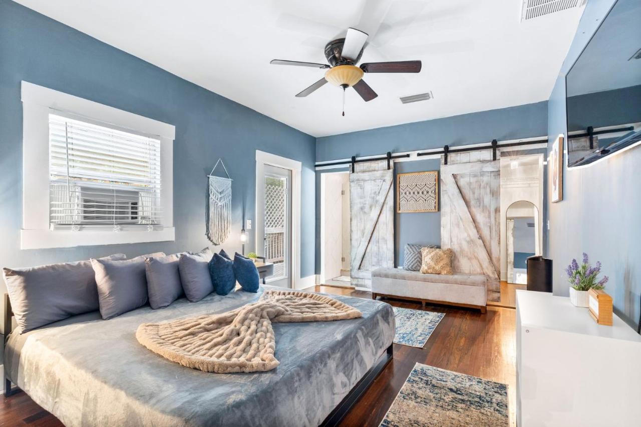 Four Different Options At One Great Location-- 1 - Spacious 3 Bed 2 Bath House Or 2- 2Nd Floor 2 Bed 1 Bath Guesthouse Or 3- 1St Floor Studio Or 3- A Tiny Home Rv 坦帕 外观 照片