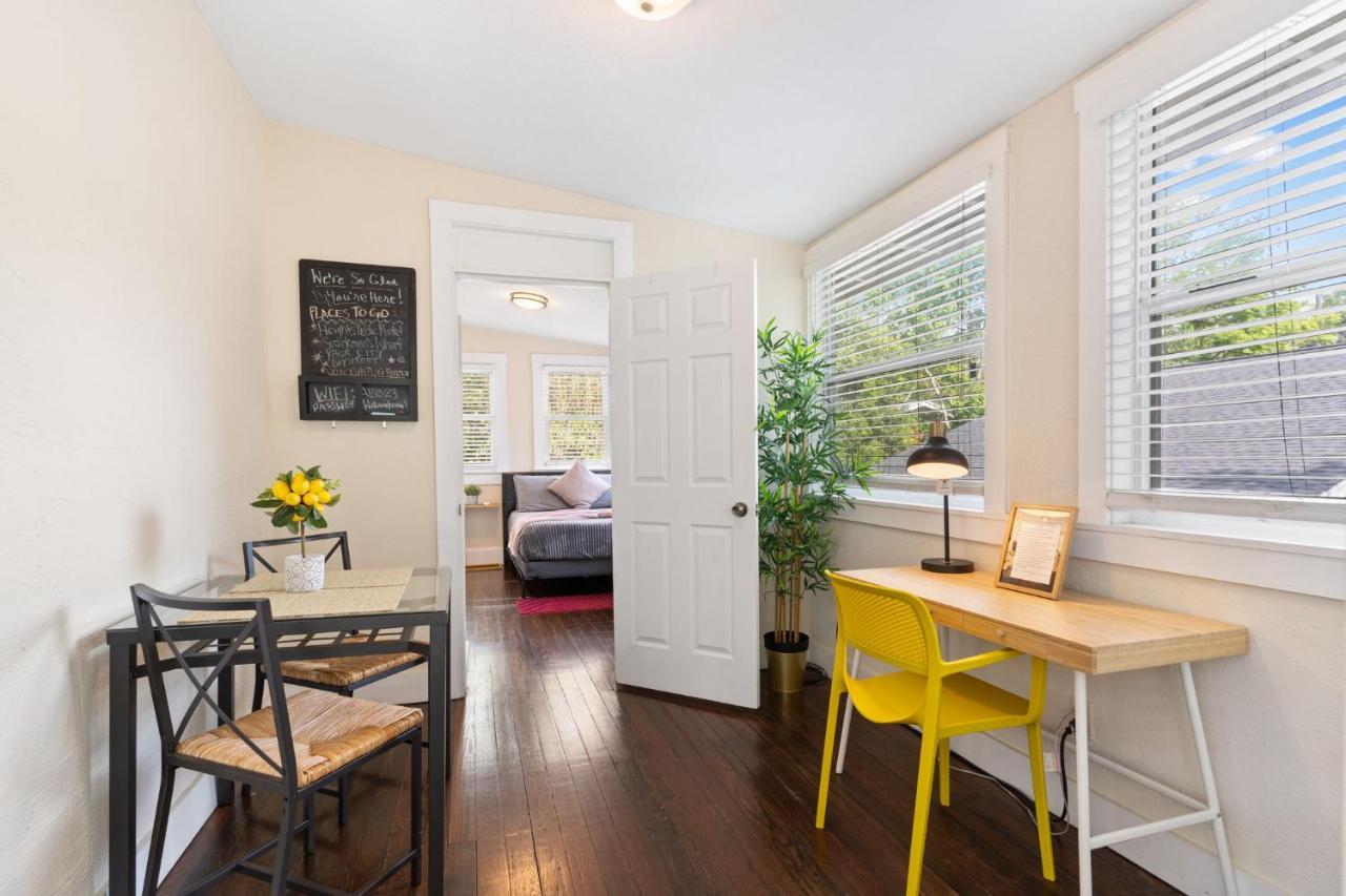 Four Different Options At One Great Location-- 1 - Spacious 3 Bed 2 Bath House Or 2- 2Nd Floor 2 Bed 1 Bath Guesthouse Or 3- 1St Floor Studio Or 3- A Tiny Home Rv 坦帕 外观 照片